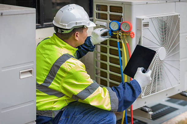 Professional Hvac technician working in Saint Charles, IL